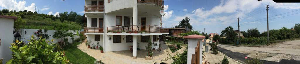 Petrovi Guest House Obzor Kültér fotó